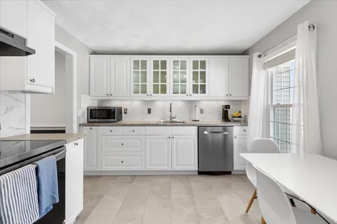 $619,000 | 55 West Street, Unit 3, Medfield, MA 02052