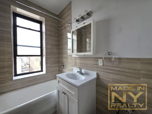 $2,695 | 35-07 32nd Street, Unit C2 | Astoria