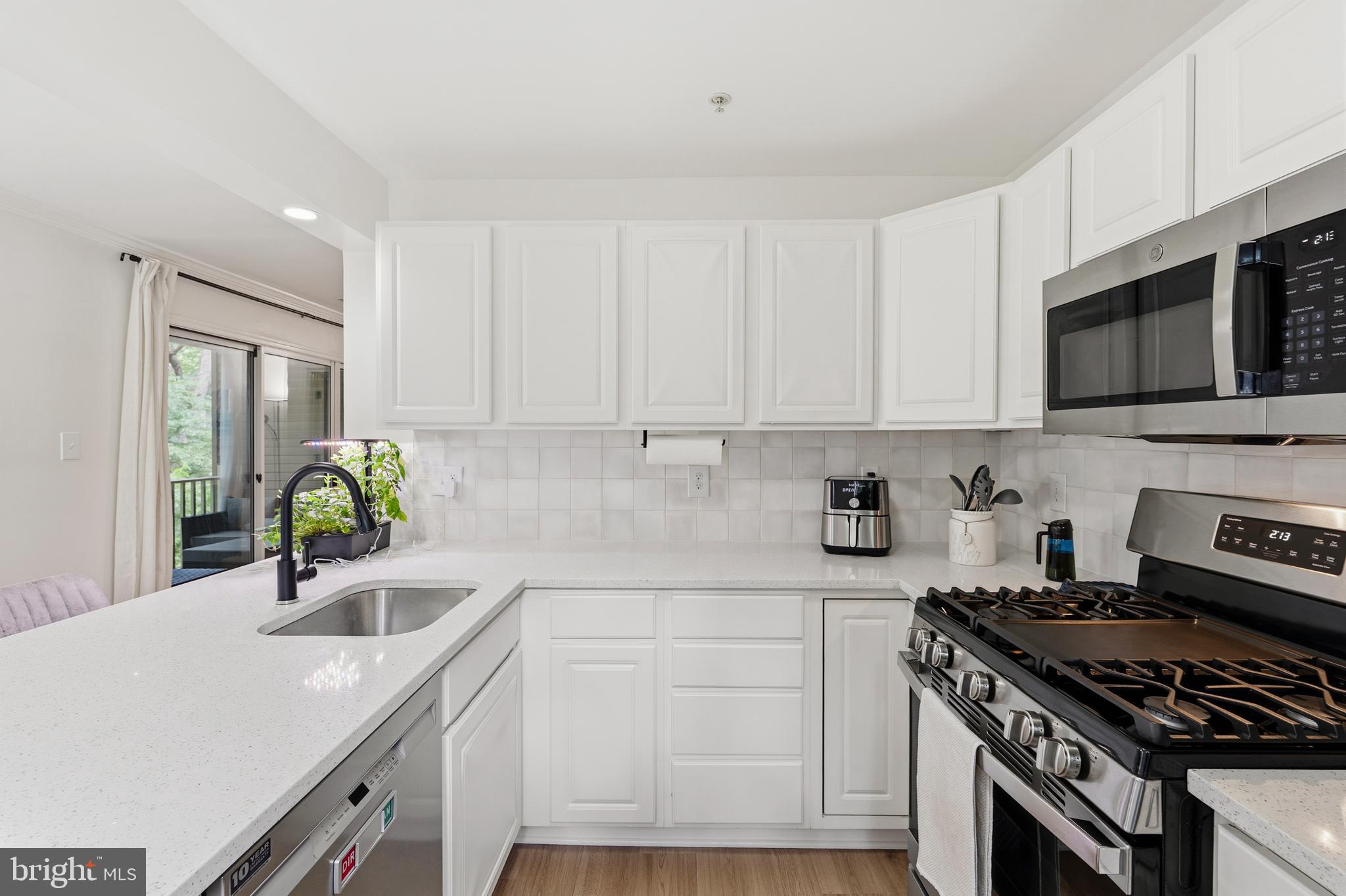 111 Timberbrook Lane, Unit 202 Gaithersburg, MD 20878 - Photo 19 of 31