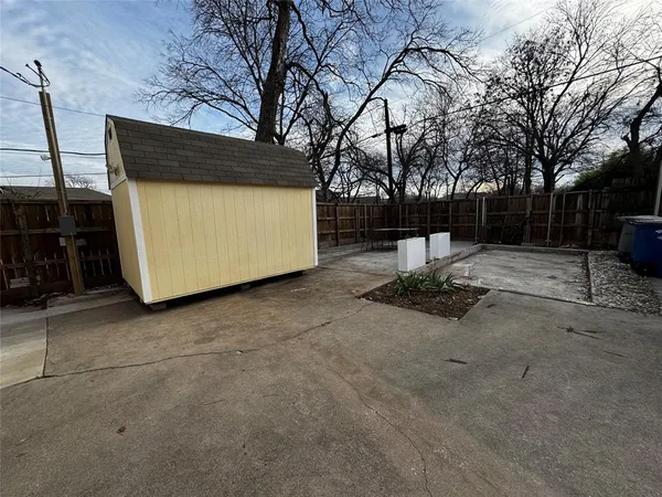 $3,300 | 1112 Kings Highway, Dallas, TX 75208