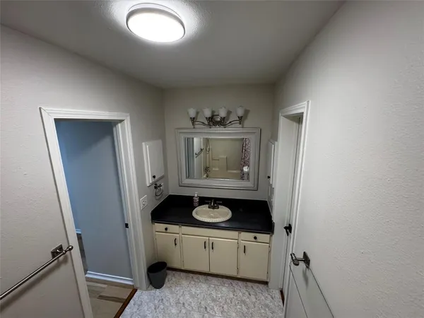 $3,300 | 1112 Kings Highway, Dallas, TX 75208