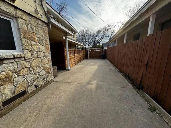 $3,300 | 1112 Kings Highway, Dallas, TX 75208