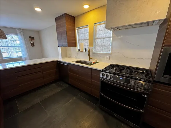 $3,300 | 1112 Kings Highway, Dallas, TX 75208