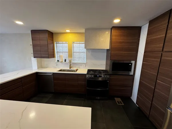 $3,300 | 1112 Kings Highway, Dallas, TX 75208