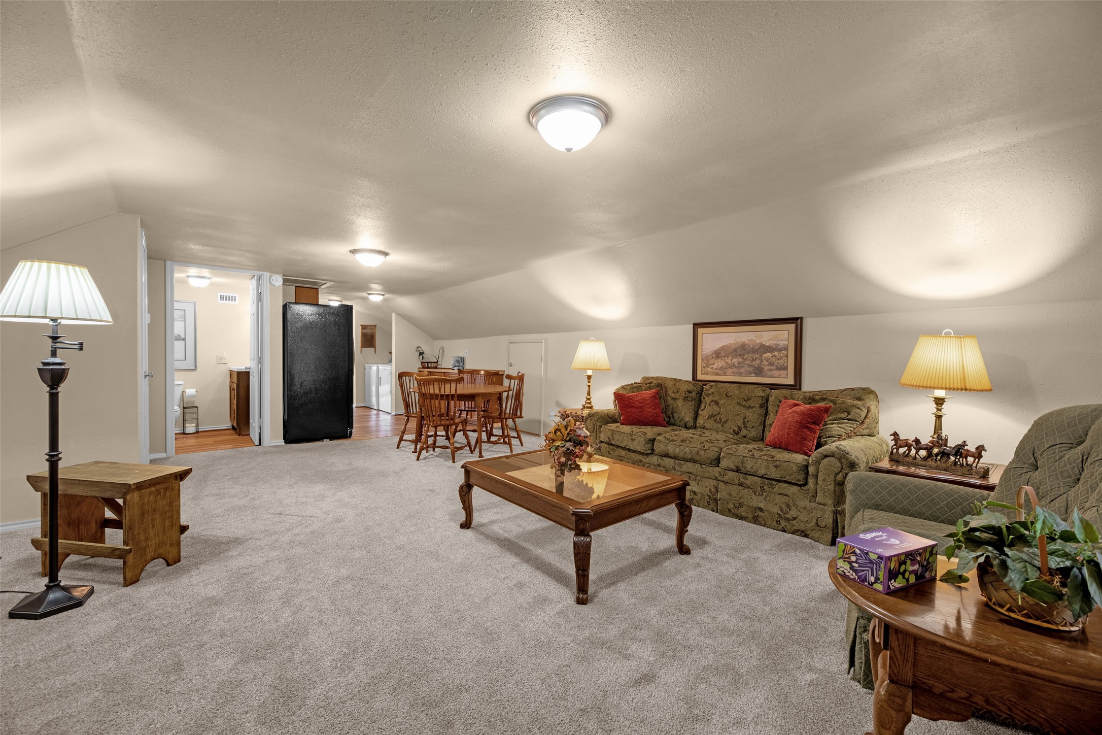 801 North Fulton Street Wharton, TX 77488 - Photo 33 of 43 a living room with furniture and a lamp