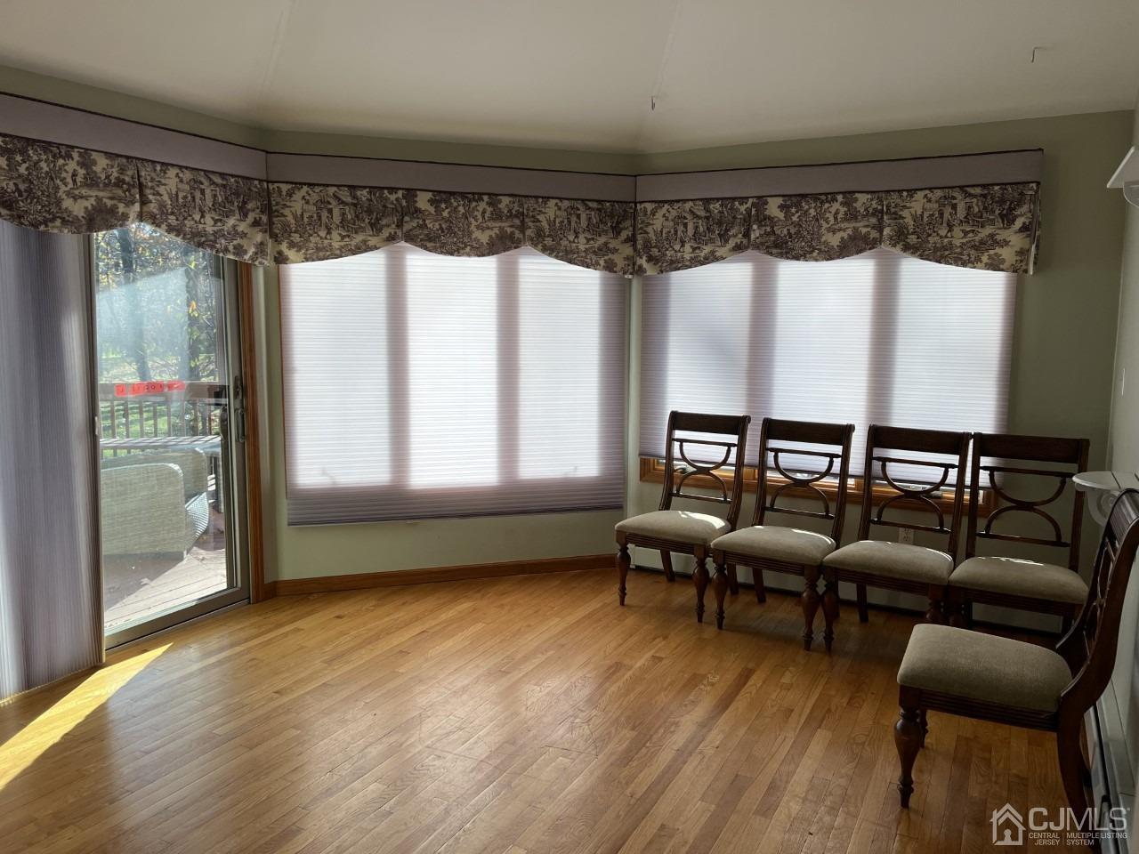 60 Utica Road Edison, NJ 08820 - Photo 13 of 38 a view of a livingroom with furniture
