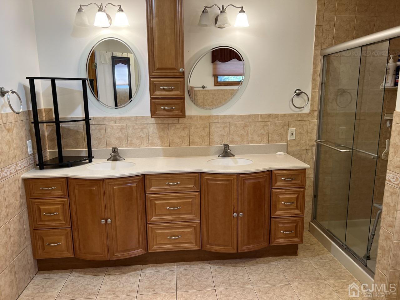 60 Utica Road Edison, NJ 08820 - Photo 21 of 38 a bathroom with a sink vanity and a mirror