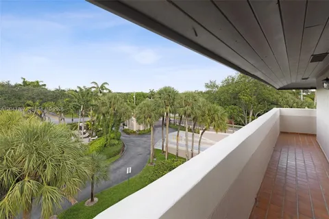 $637,500 | 9001 Southwest 94th Street, Unit 201, Miami, FL 33176