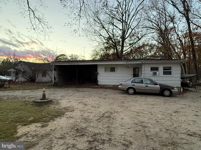 a view of a house with backyard space