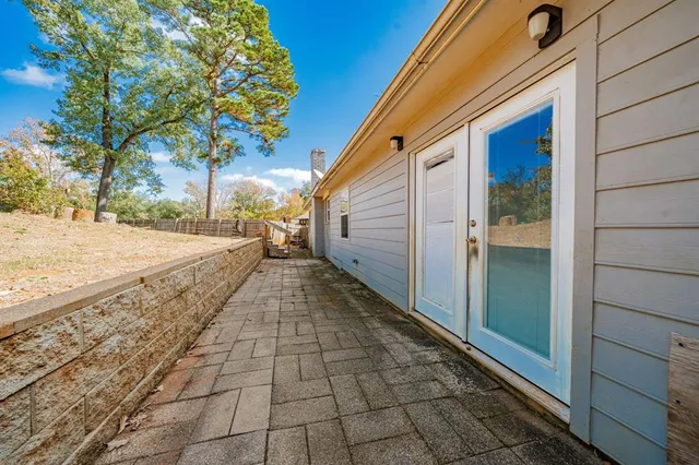 a view of a pathway both side of the house