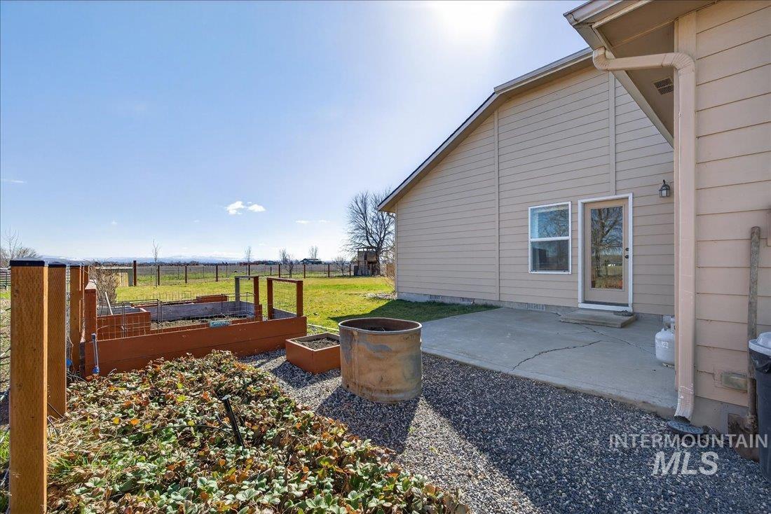 5408 Cassia Road New Plymouth, ID 83655 - Photo 39 of 49 View of patio / terrace with a vegetable garden