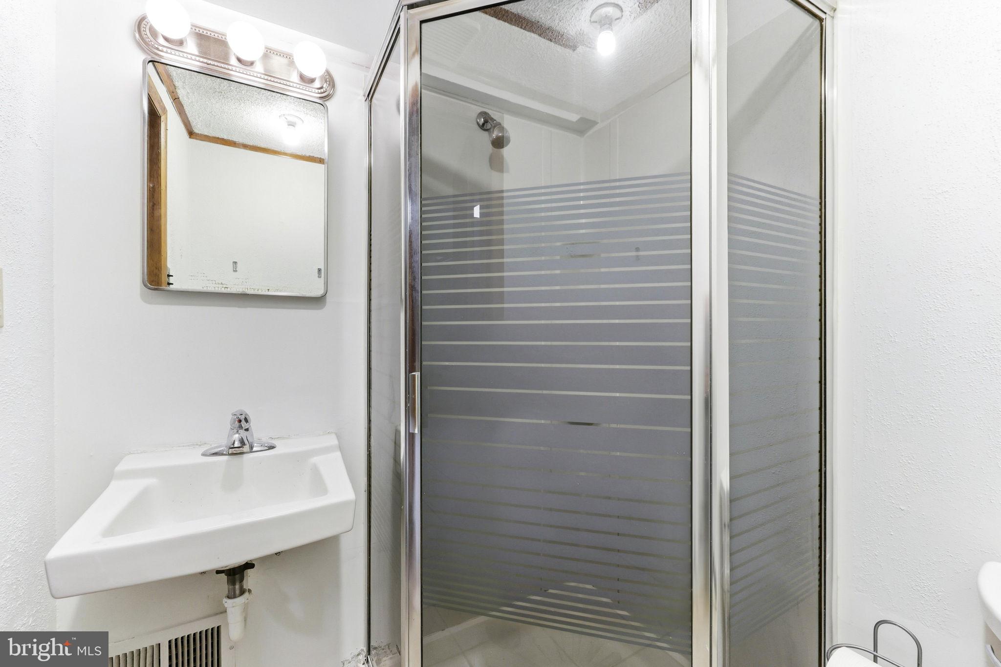 623 Chapelgate Drive Odenton, MD 21113 - Photo 12 of 24 a bathroom with a sink and mirror