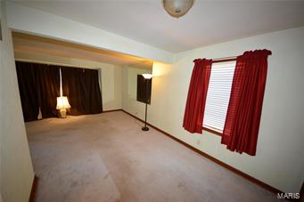 946 Chain Of Rocks Drive St. Louis, MO 63137 - Photo 2 of 18 Gallery Image 2