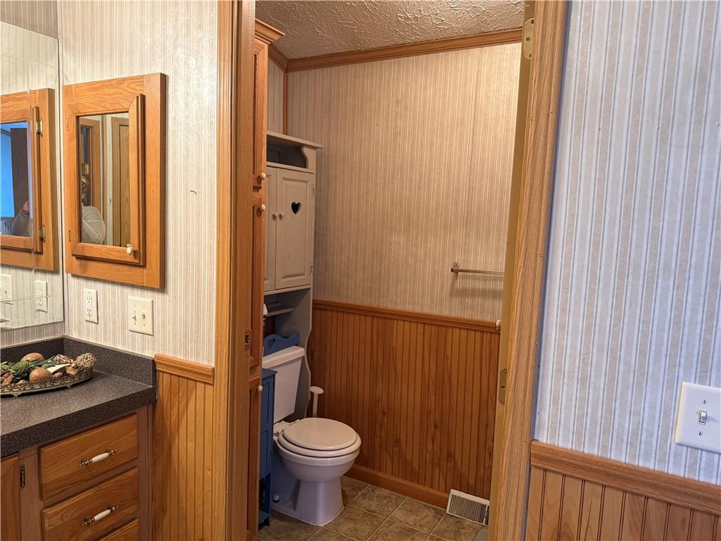 40 Mobile Road Washington, PA 15301 - Photo 7 of 23 Primary Bedroom Bathroom