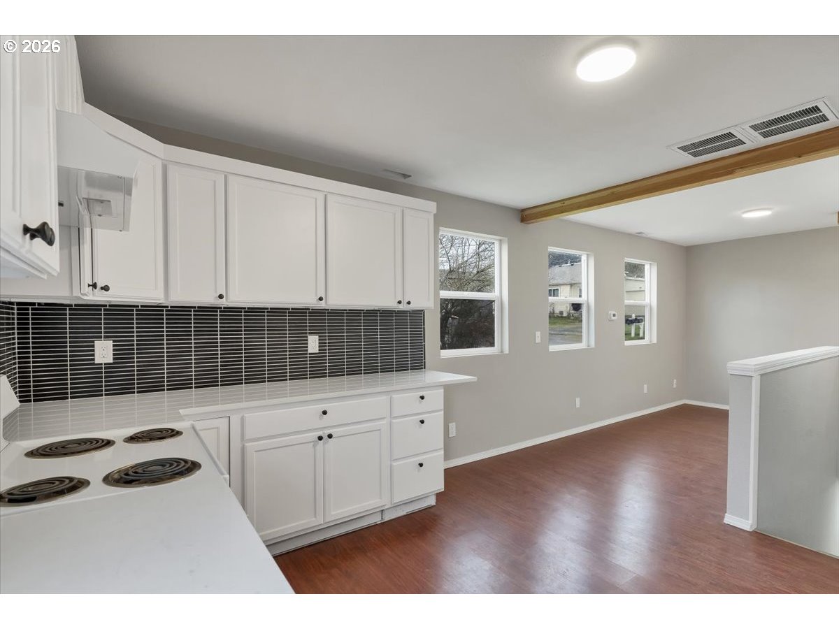 175 Northwest 3rd Street Willamina, OR 97396 - Photo 11 of 38