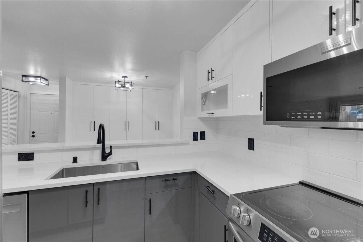 975 Aberdeen Avenue Northeast, Unit D105 Renton, WA 98056 - Photo 5 of 15