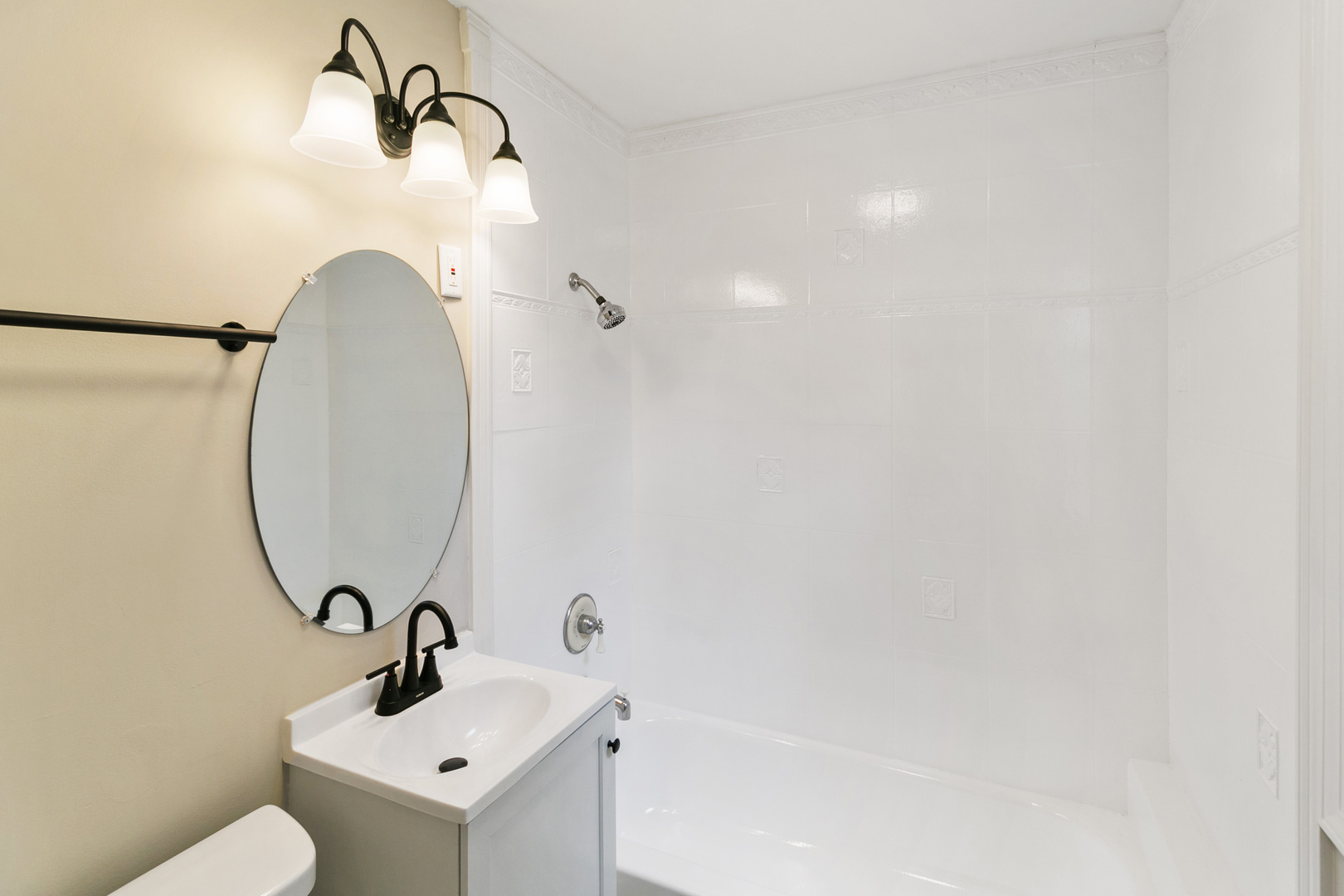 239 Cornwall Drive Crete, IL 60417 - Photo 18 of 25 a bathroom with a sink and mirror