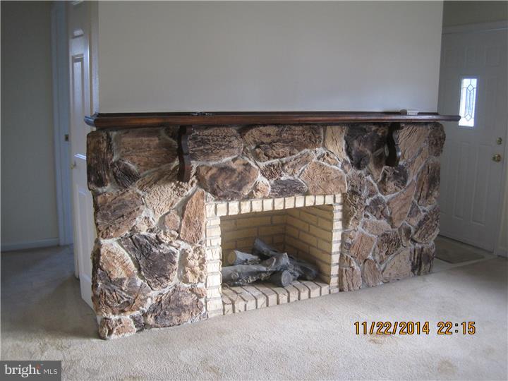 24 Maroon Road Levittown, PA 19056 - Photo 2 of 14 Living Room