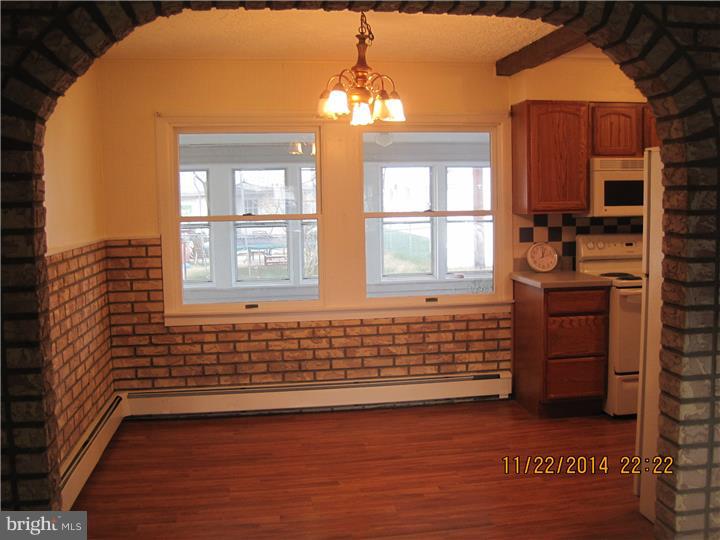 24 Maroon Road Levittown, PA 19056 - Photo 4 of 14 Breakfast Room