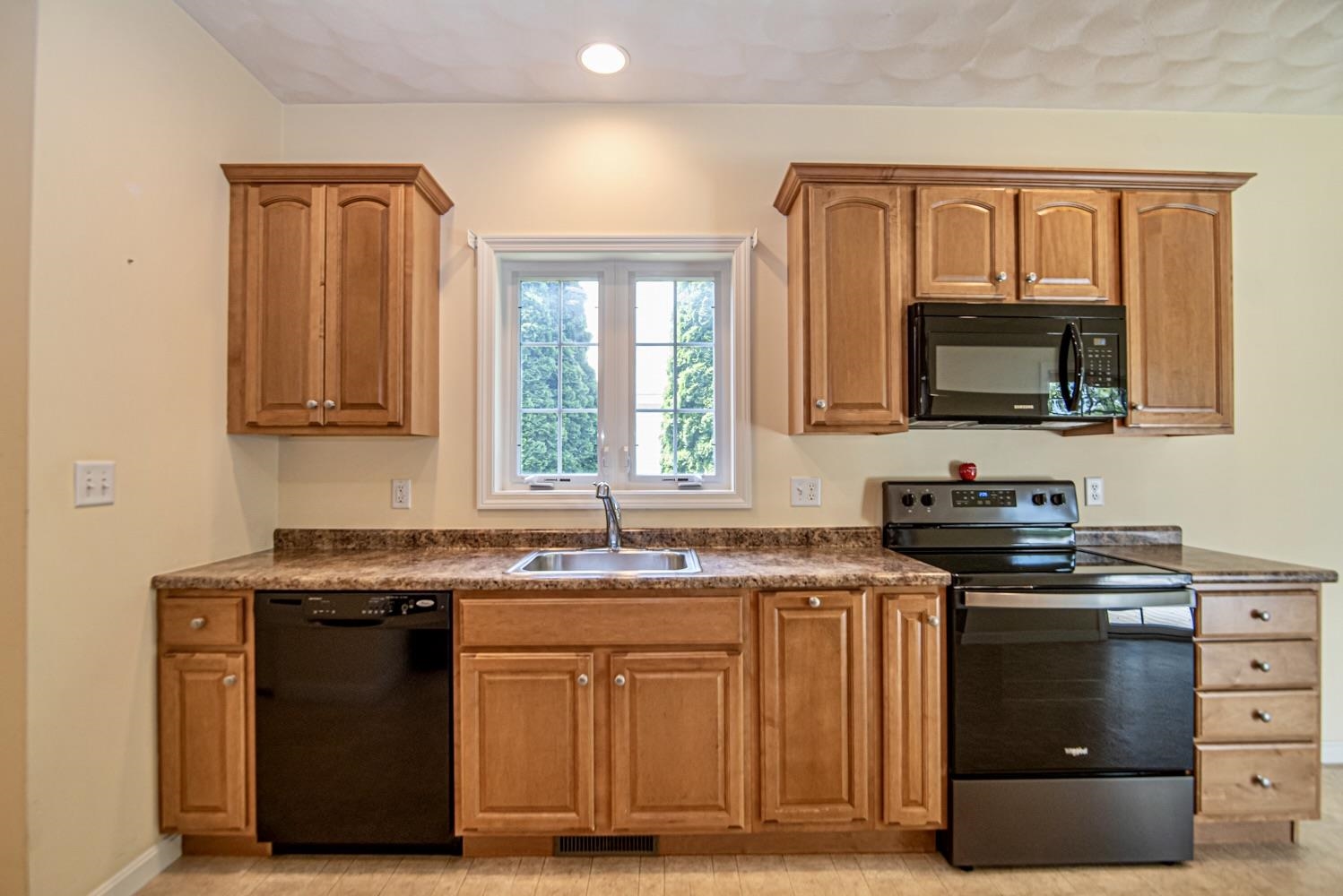 32 St Andrews Way Londonderry, NH 03053 - Photo 8 of 31