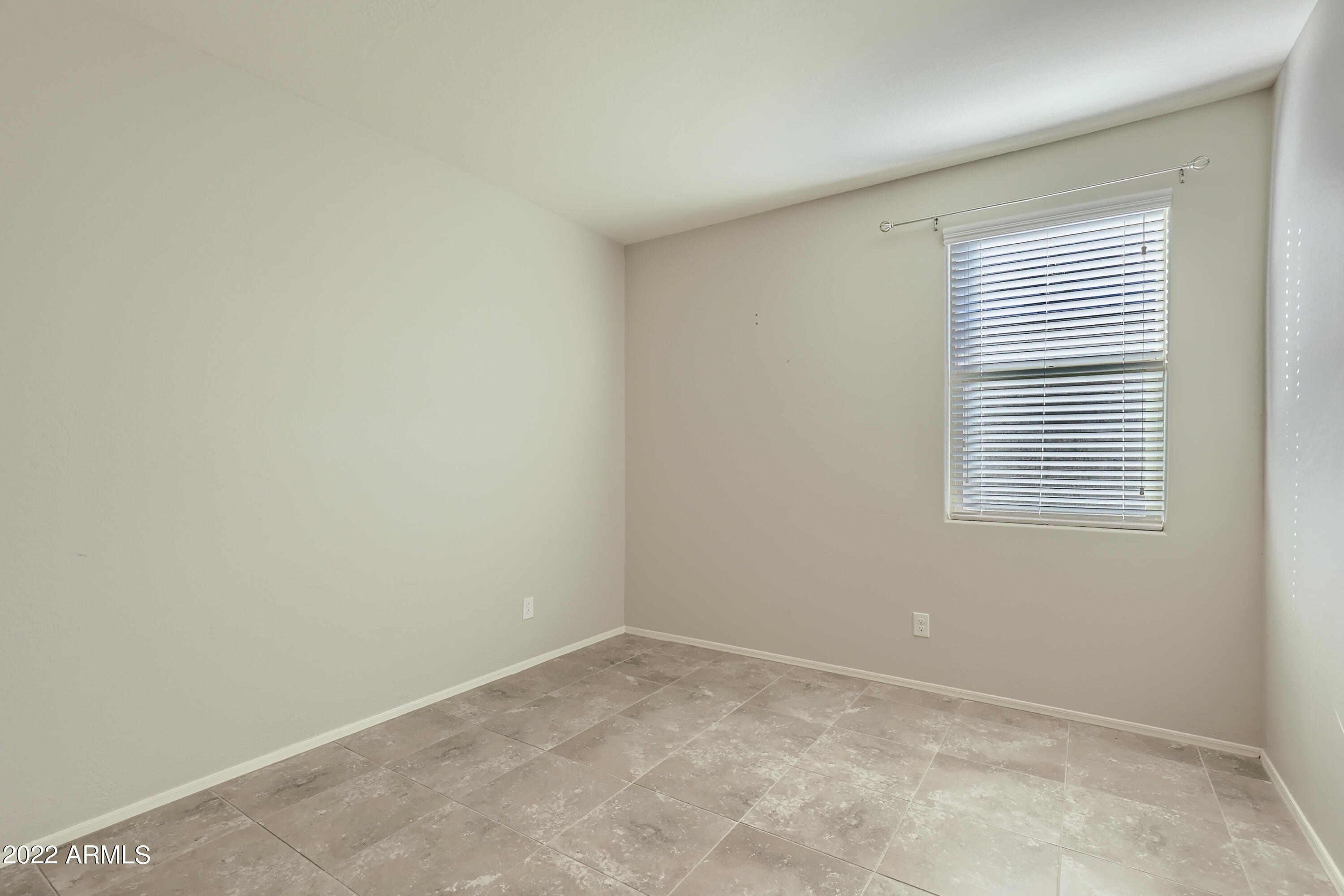 2413 East Beverly Road Phoenix, AZ 85042 - Photo 16 of 33 Gallery Image 16