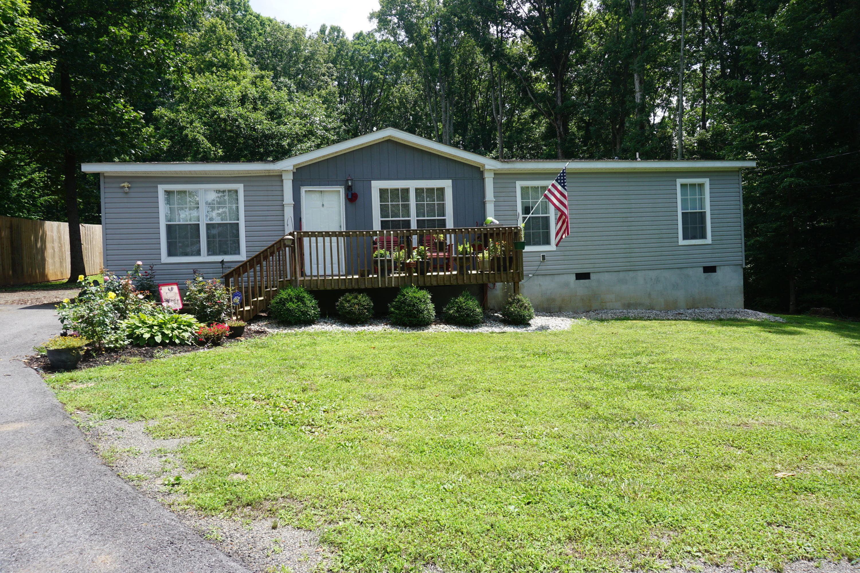 126 Laura Boling Loop Road Strawberry Plains, TN 37871 - Photo 1 of 40 Front of home