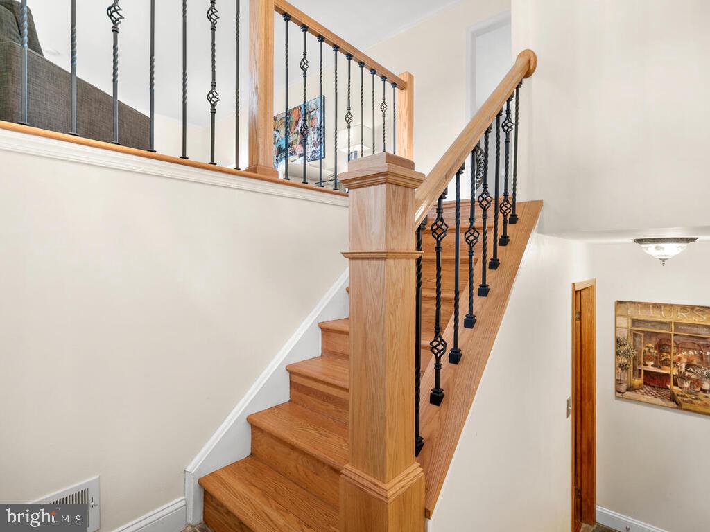 4232 Stafford Road Olney, MD 20832 - Photo 19 of 55 Custom craftsman railing