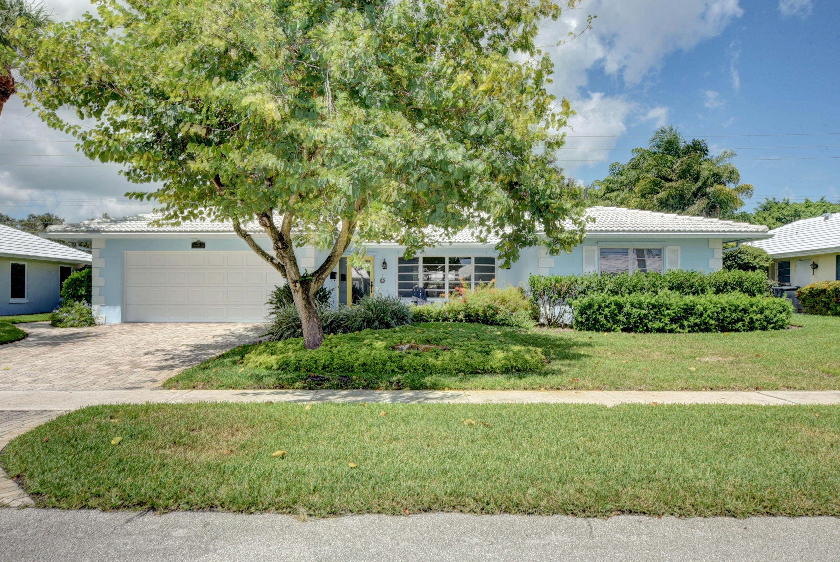 727 Apple Tree Lane Boca Raton, FL 33486 - Photo 1 of 42 Front exterior
