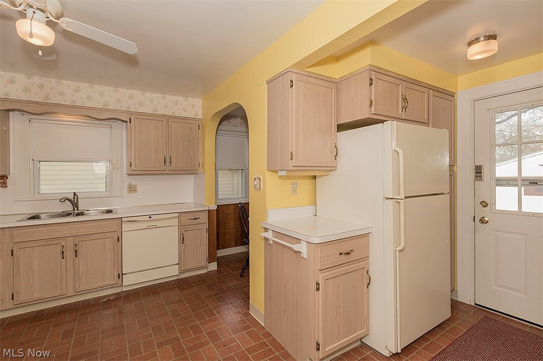 1658 Sunview Road Cleveland, OH 44124 - Photo 17 of 26