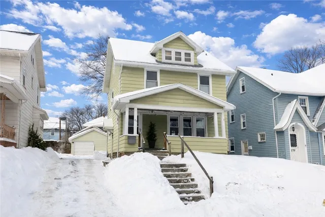 $179,900 | 272 Laurelton Road, Irondequoit, NY 14609