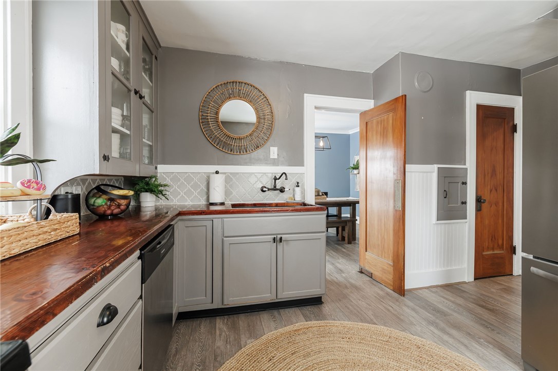 272 Laurelton Road Irondequoit, NY 14609 - Photo 12 of 24