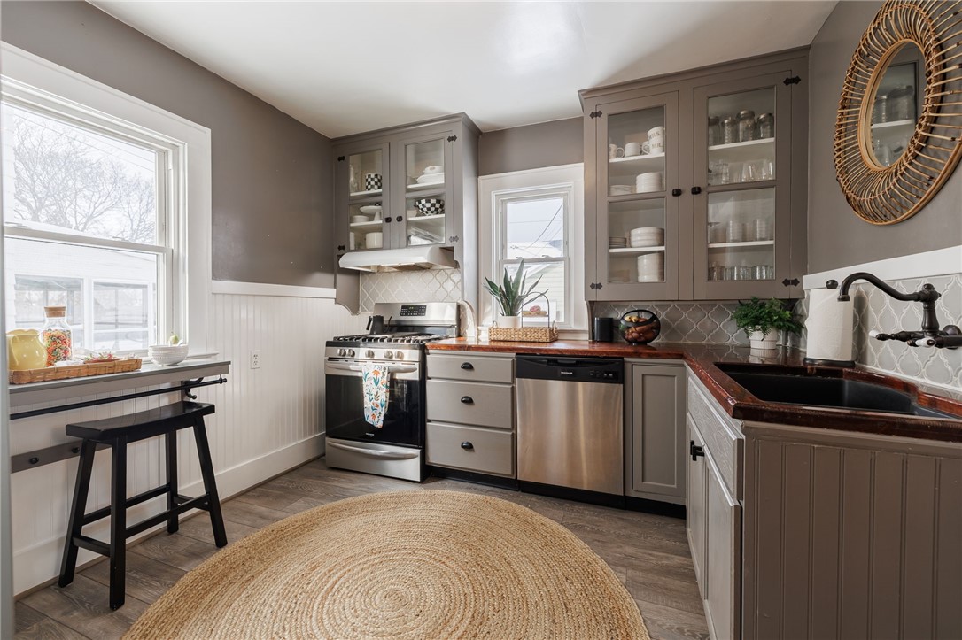 272 Laurelton Road Irondequoit, NY 14609 - Photo 2 of 24