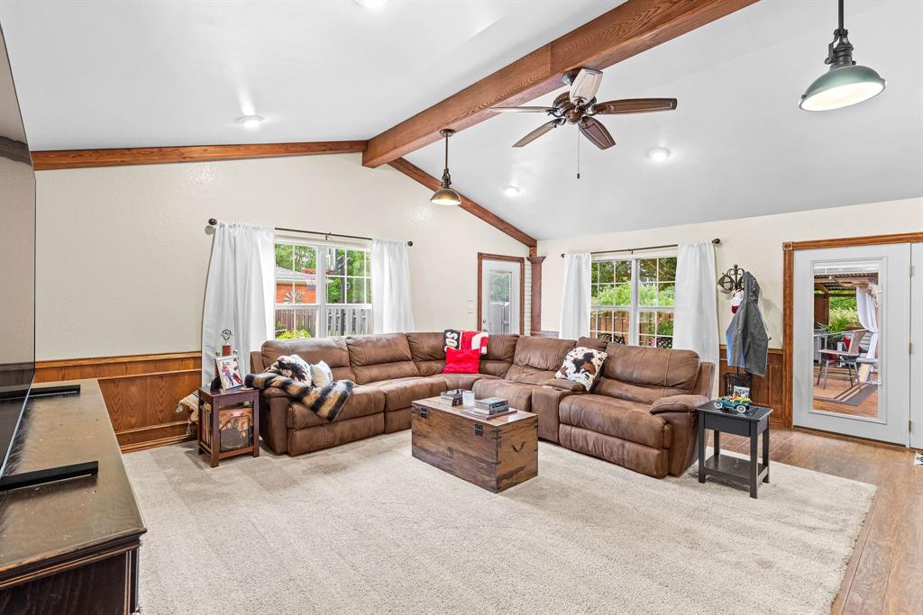 934 North Maple Street Muenster, TX 76252 - Photo 23 of 39 a living room with furniture and a window