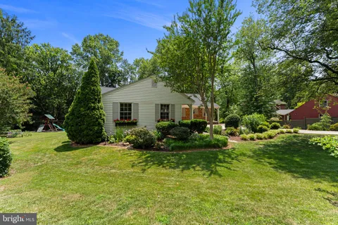 $999,900 | 7814 Elba Road, Alexandria, VA 22306