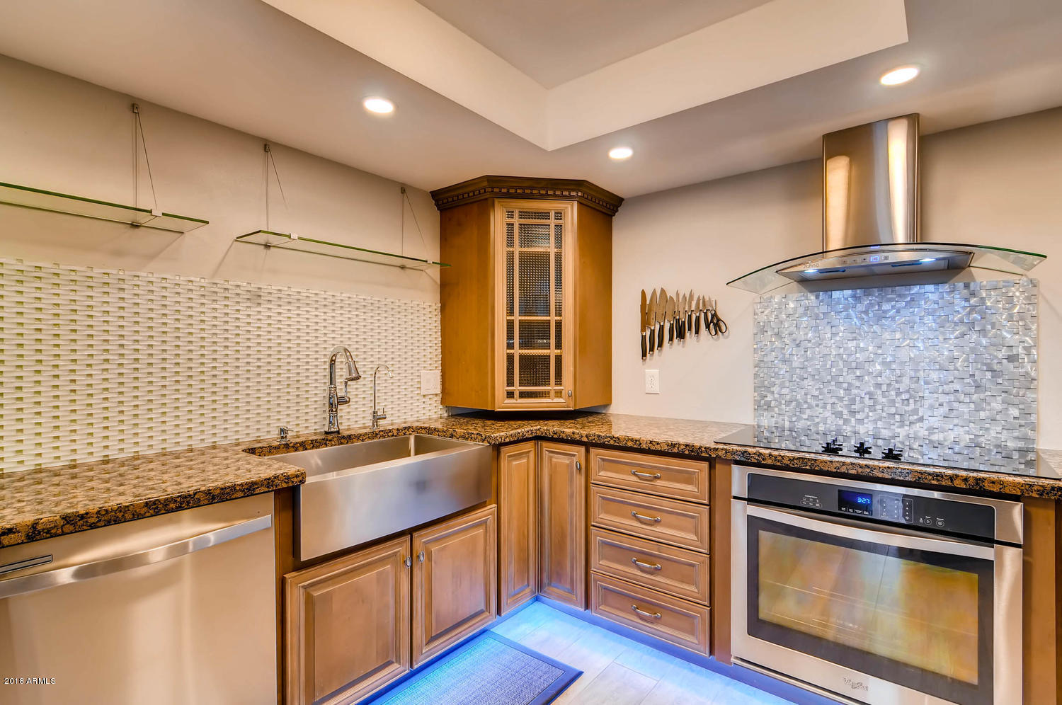 7830 East Camelback Road, Unit 112 Scottsdale, AZ 85251 - Photo 4 of 20 SELF TOUCH FAUCET AND LARGE FARMERS SINK
