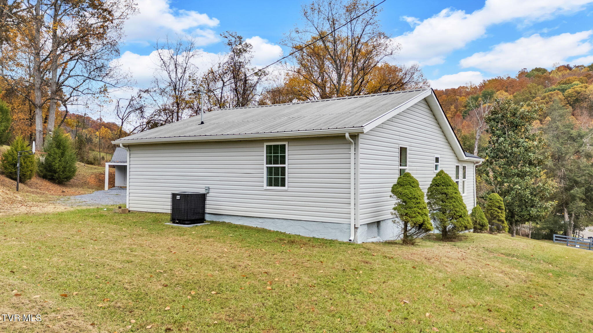 1592 Allison Road Piney Flats, TN 37686 - Photo 19 of 34 1592-Allison-Rd-Piney-Flats-TN-back