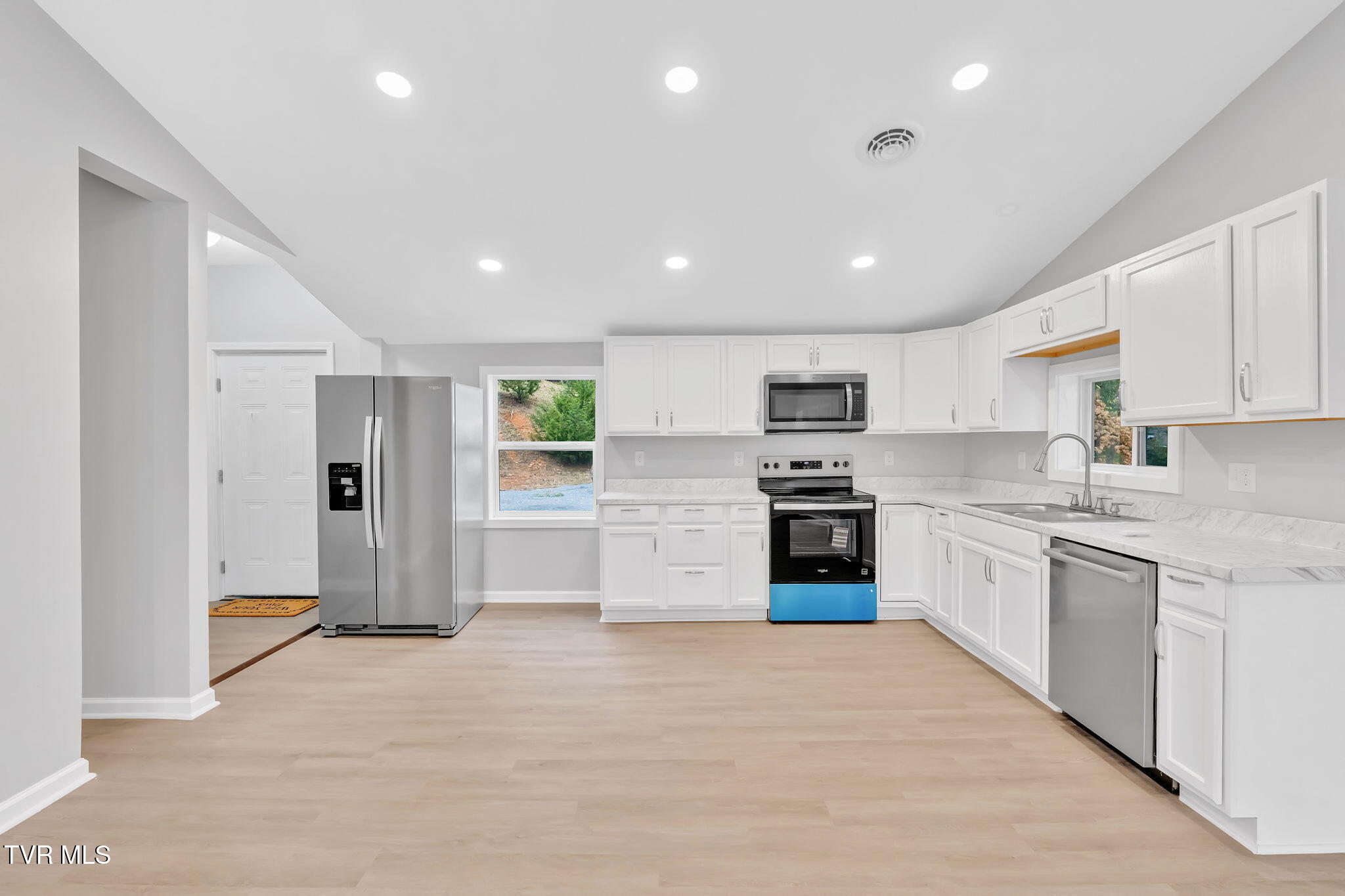 1592-Allison-Rd-Piney-Flats-TN-kitchen