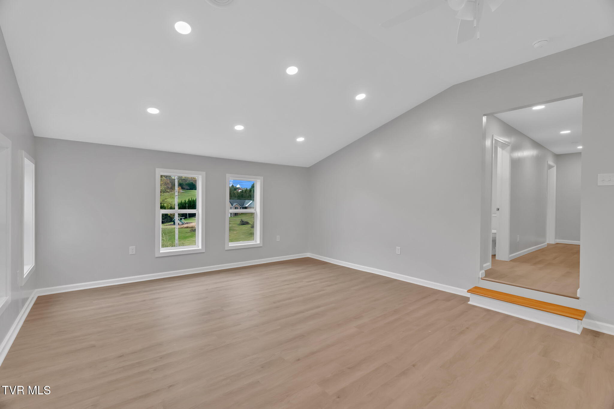 1592-Allison-Rd-Piney-Flats-TN-living