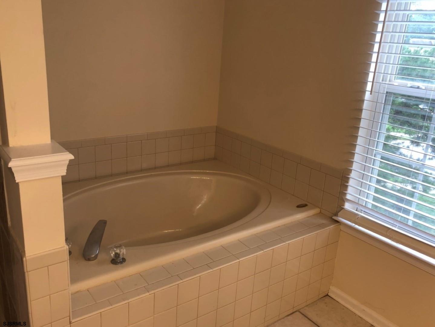 32 Summit Circle Mays Landing, NJ 08330 - Photo 15 of 31 a bathroom with a bathtub