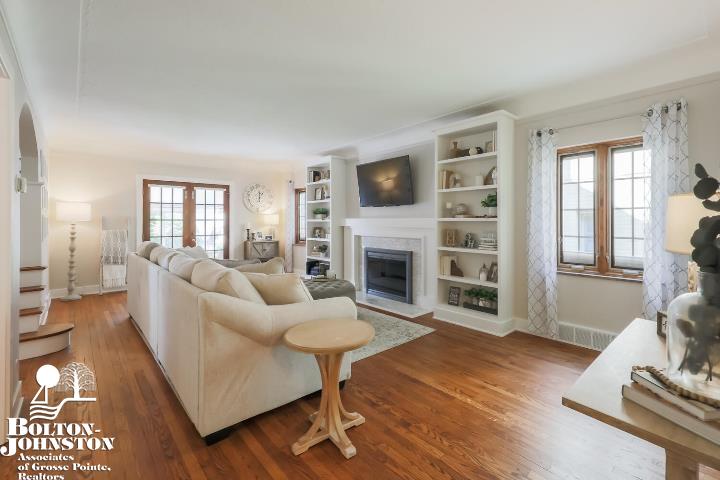 311 Merriweather Road Grosse Pointe Farms, MI 48236 - Photo 4 of 49