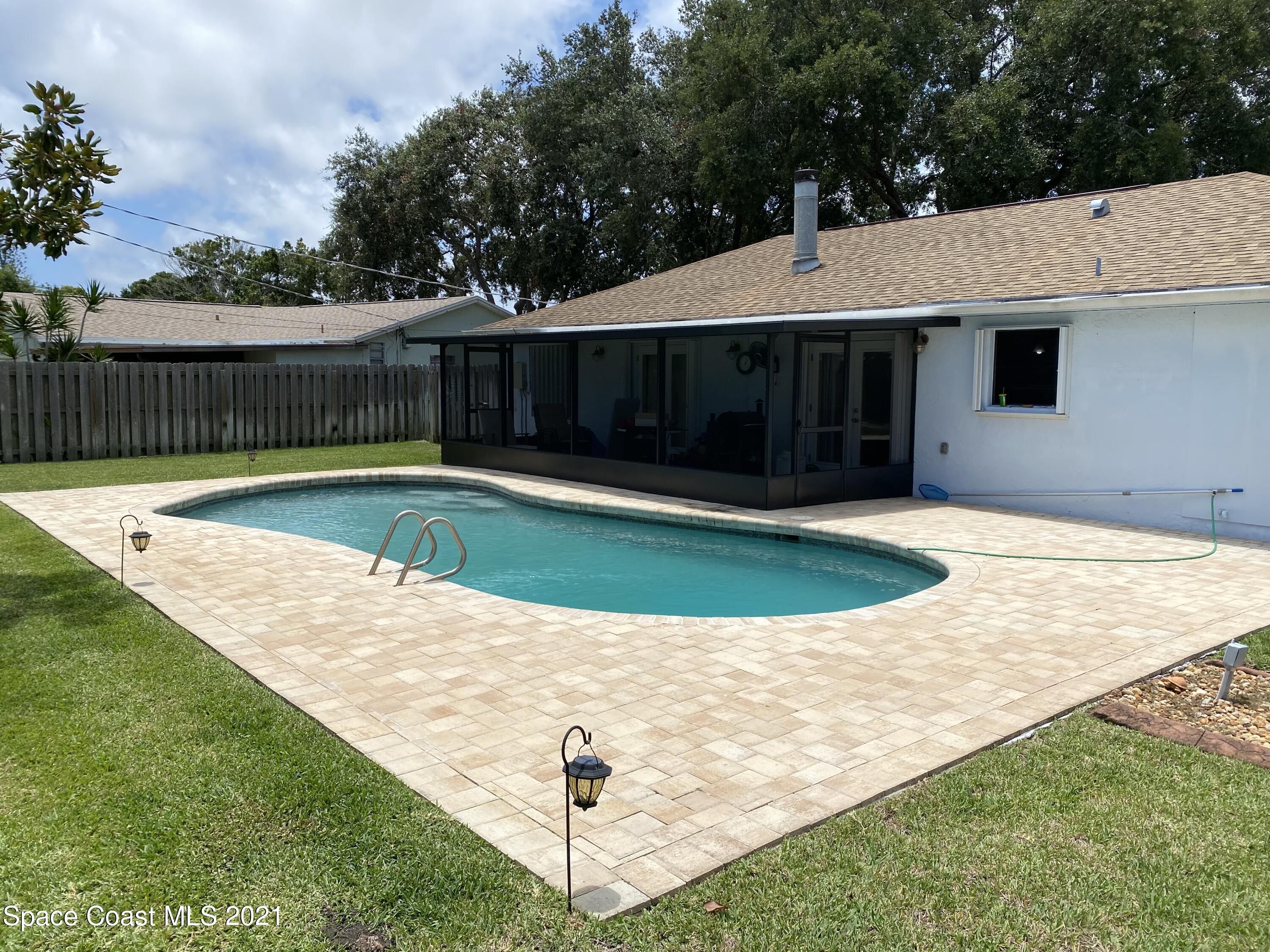 2820 Locksley Road Melbourne, FL 32935 - Photo 6 of 6 a view of a backyard with a tub and wooden fence