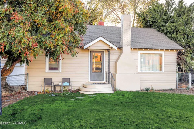 a front view of house with yard