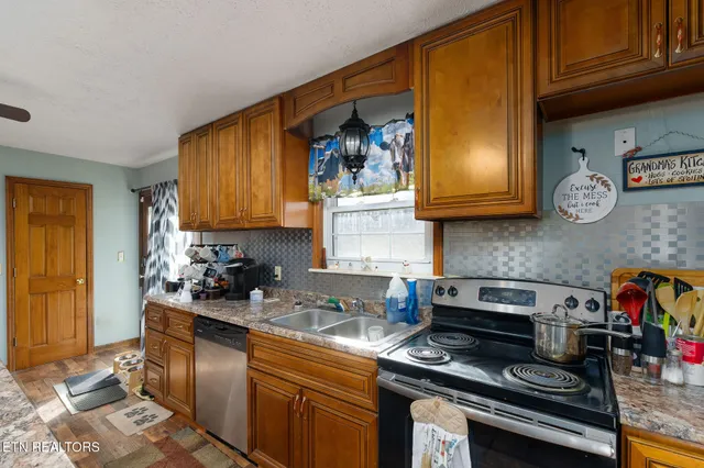 $250,000 | 715 Robin Drive, New Tazewell, TN 37825