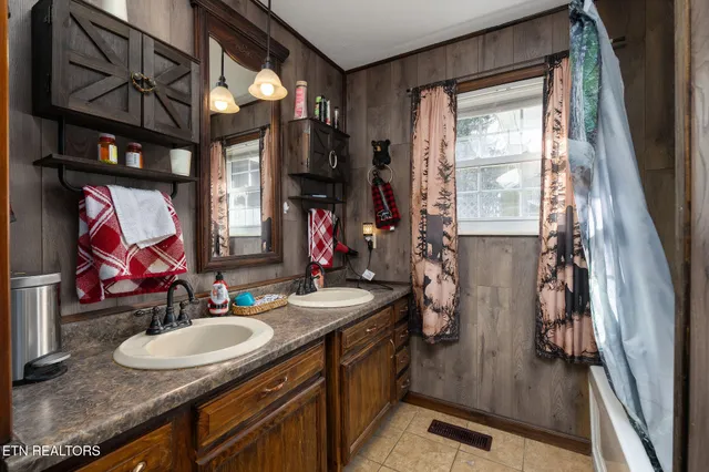 $250,000 | 715 Robin Drive, New Tazewell, TN 37825