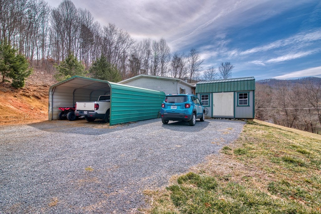 255 Pugh Mountain Road Marion, VA 24354 - Photo 5 of 20 Gallery Image 5
