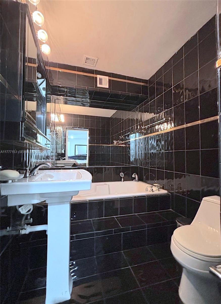 11210 Southwest 47th Terrace Miami, FL 33165 - Photo 19 of 39