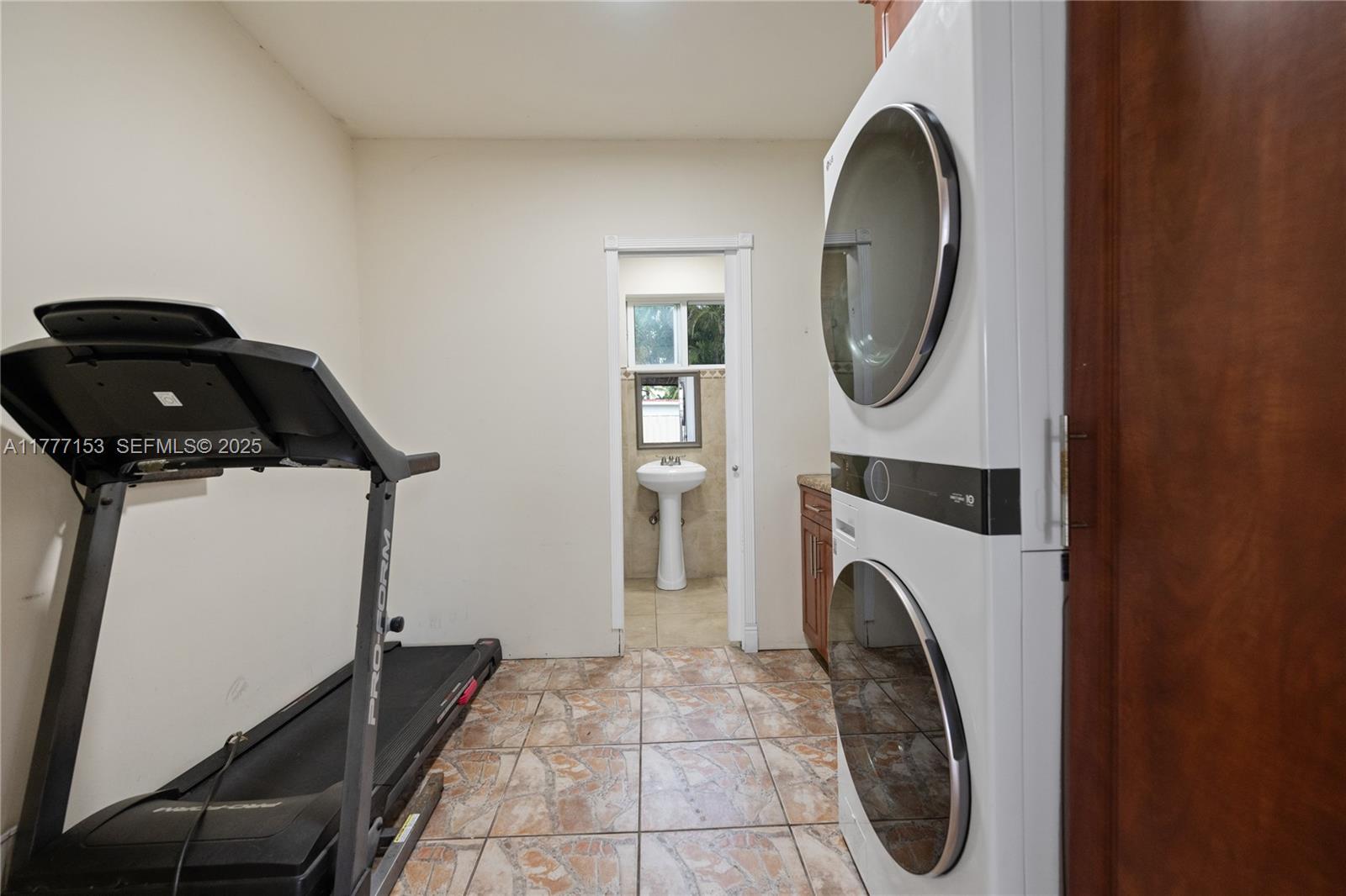 11210 Southwest 47th Terrace Miami, FL 33165 - Photo 28 of 39