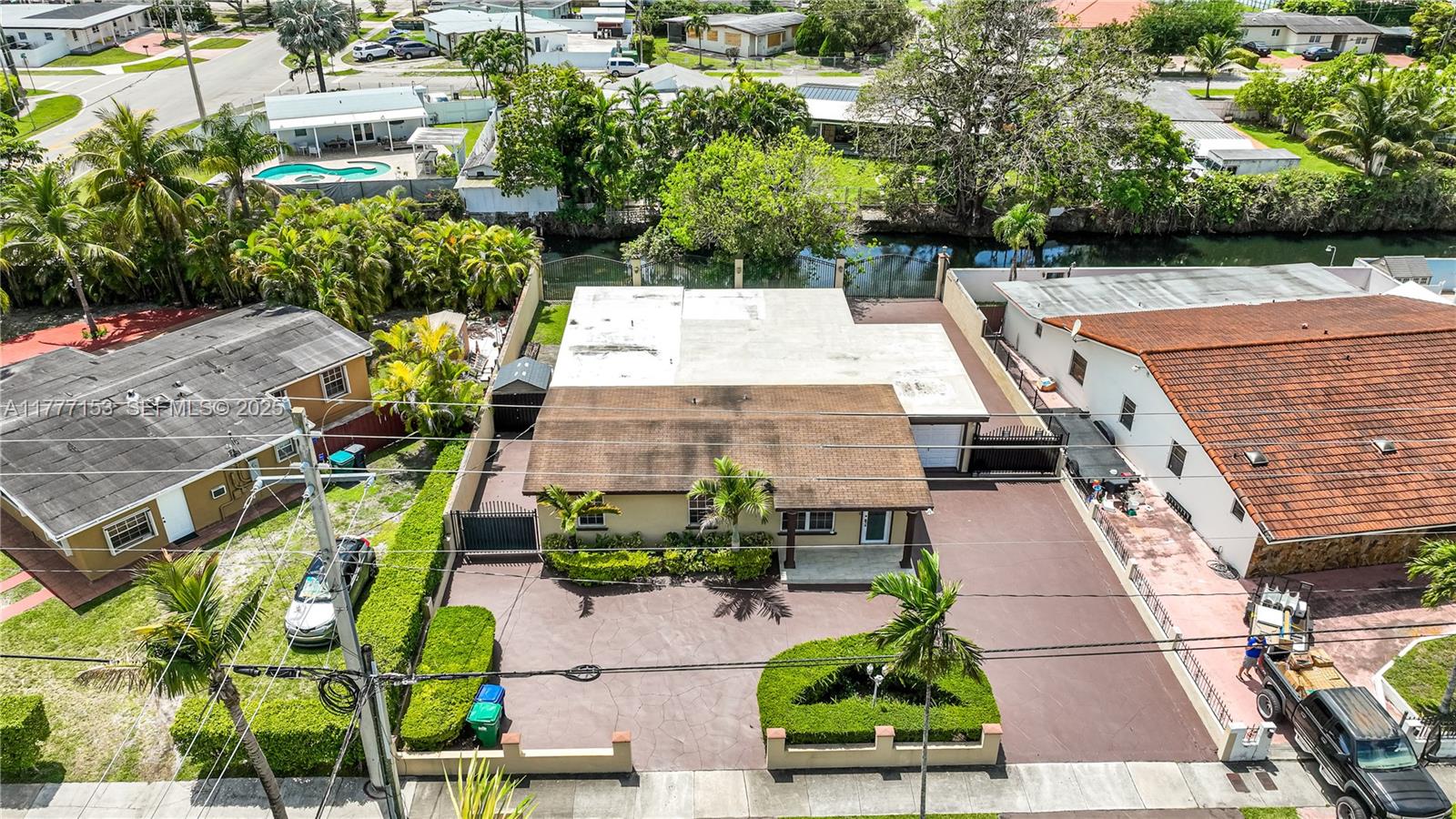 11210 Southwest 47th Terrace Miami, FL 33165 - Photo 4 of 39