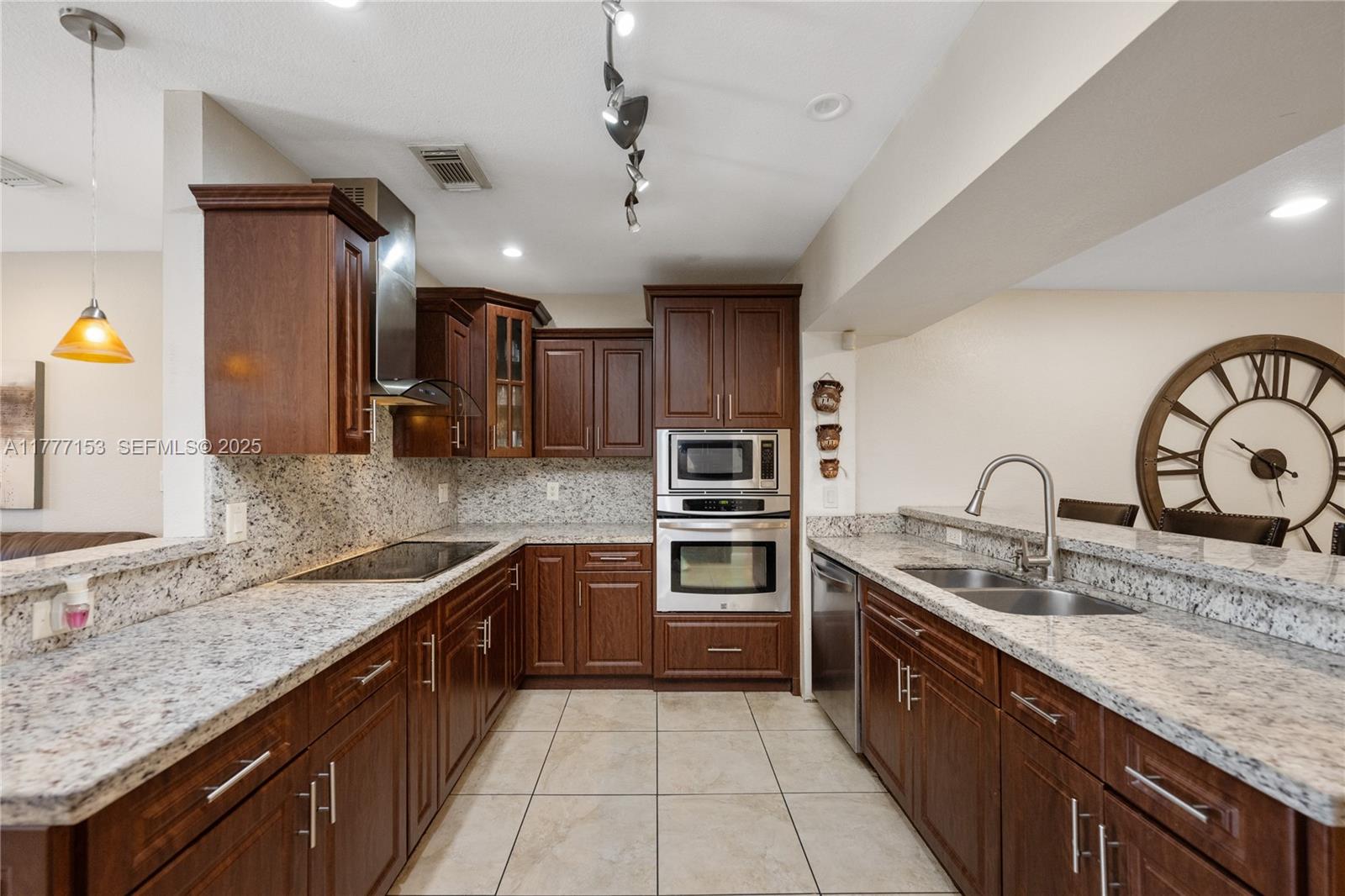 11210 Southwest 47th Terrace Miami, FL 33165 - Photo 8 of 39