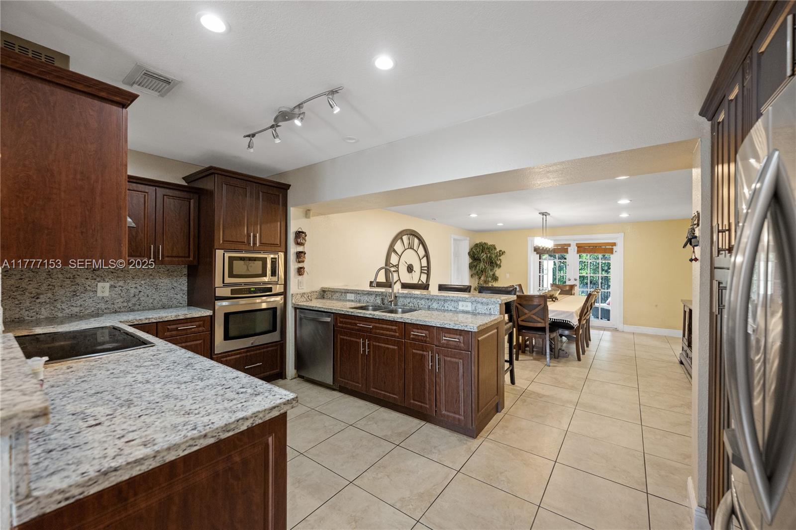 11210 Southwest 47th Terrace Miami, FL 33165 - Photo 9 of 39